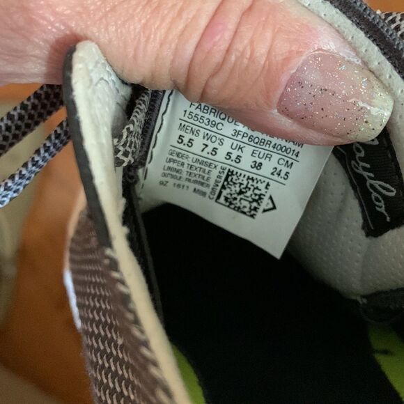 Converse Chuck Taylor. Men’s size 5.5 or women’s size 7.5 - Picture 7 of 9